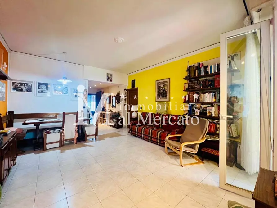 Immagine 12 di Appartamento in vendita  a Viareggio