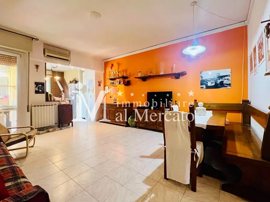 Immagine 5 di Appartamento in vendita  a Viareggio