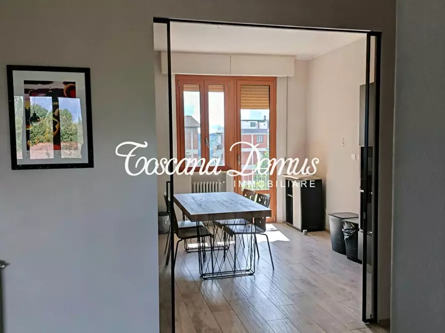 Immagine 4 di Appartamento in vendita  a Siena