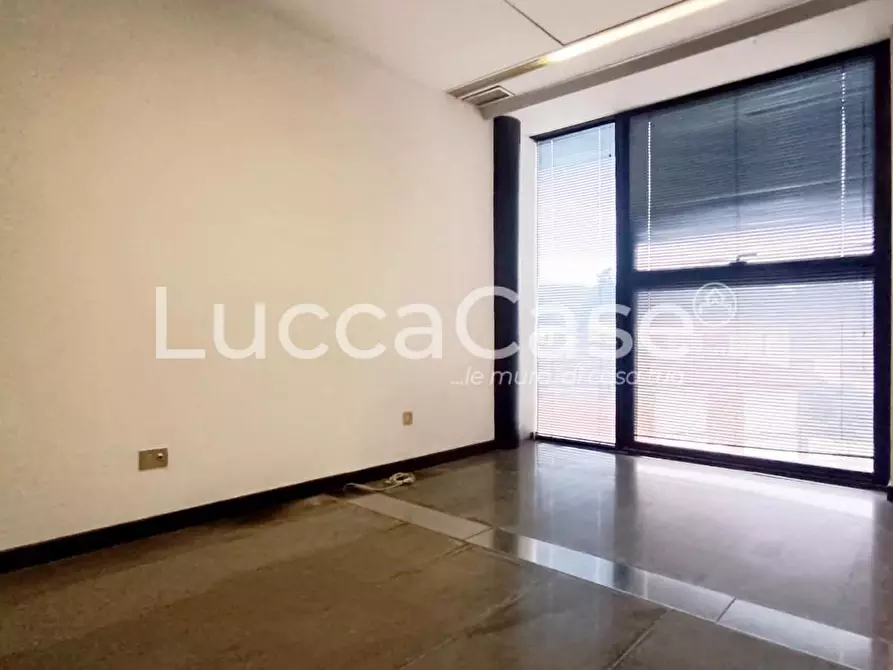 Immagine 6 di Ufficio in vendita  a Lucca