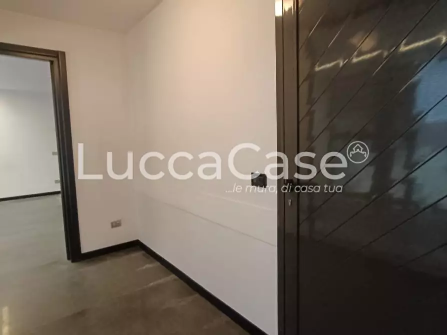 Immagine 8 di Ufficio in vendita  a Lucca
