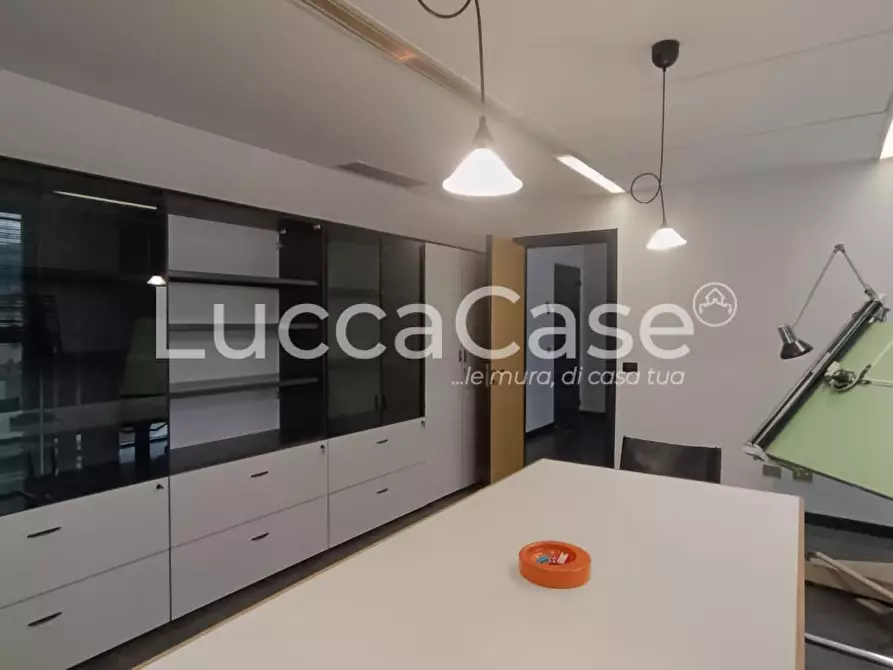 Immagine 4 di Ufficio in vendita  a Lucca