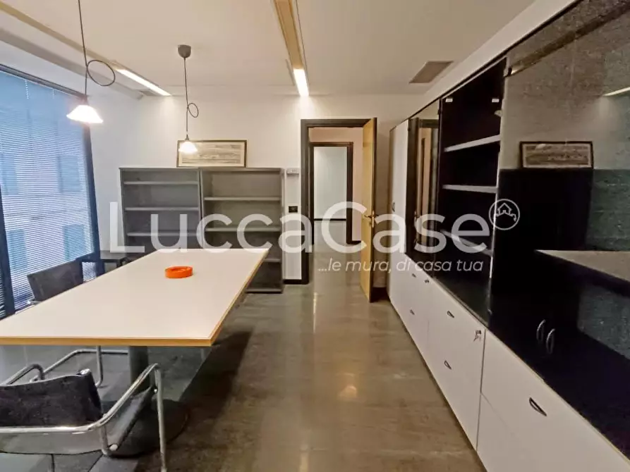 Immagine 2 di Ufficio in vendita  a Lucca
