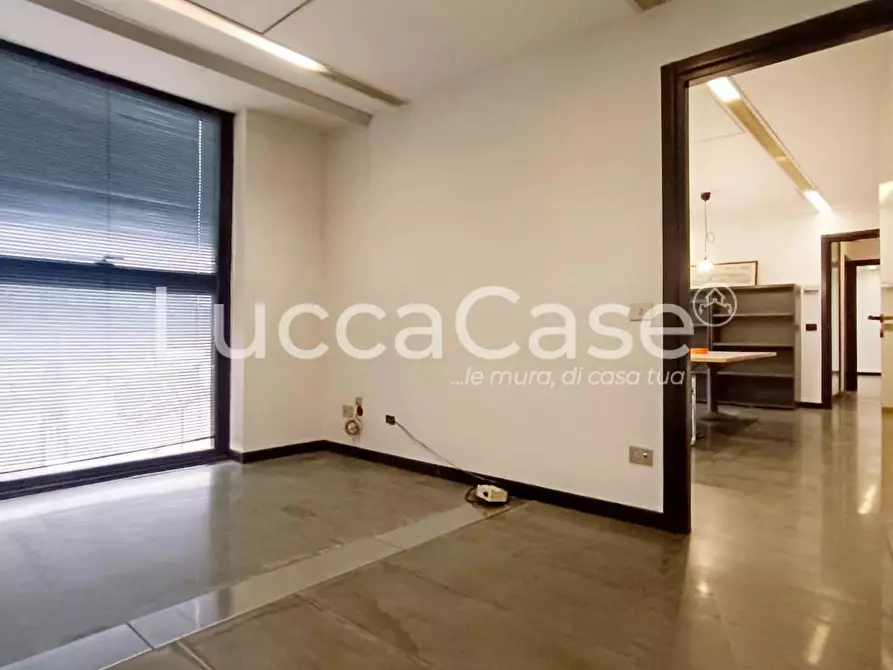 Immagine 5 di Ufficio in vendita  a Lucca