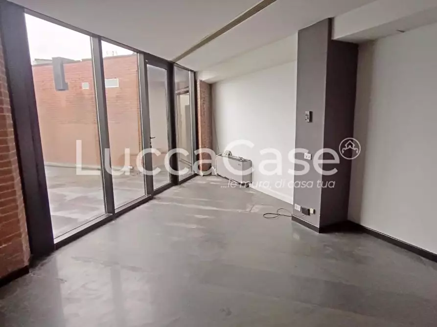 Immagine 1 di Ufficio in vendita  a Lucca