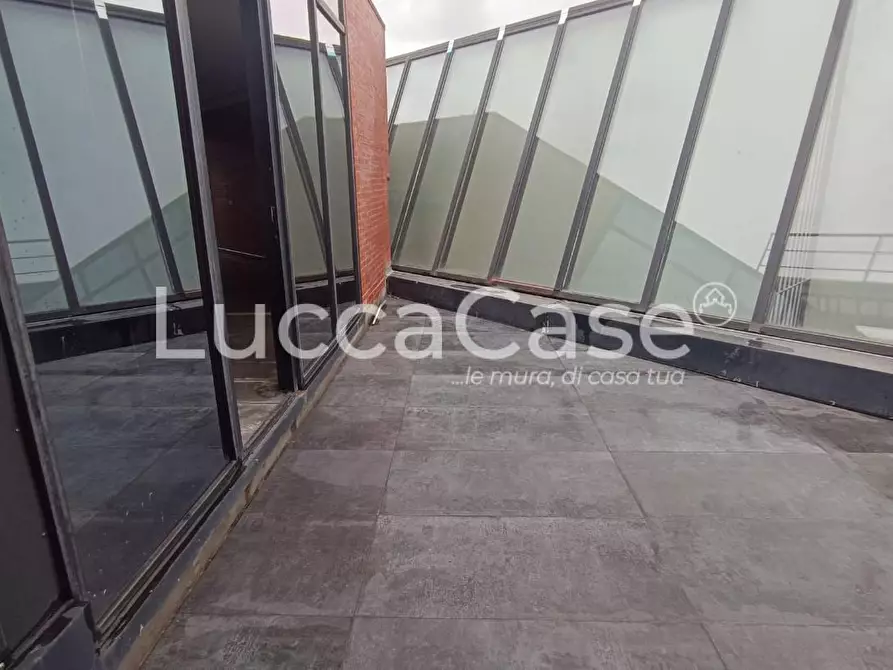 Immagine 4 di Ufficio in vendita  a Lucca