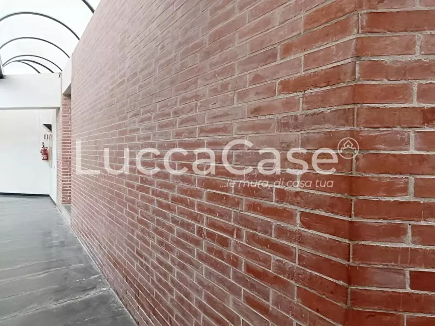 Immagine 6 di Ufficio in vendita  a Lucca