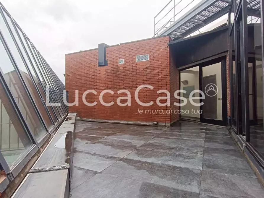 Immagine 8 di Ufficio in vendita  a Lucca