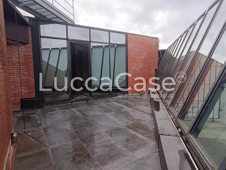 Immagine 7 di Ufficio in vendita  a Lucca