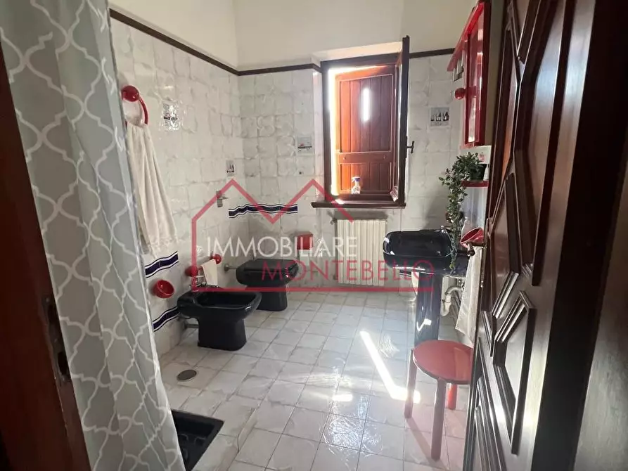 Immagine 9 di Villa in vendita  a Camaiore