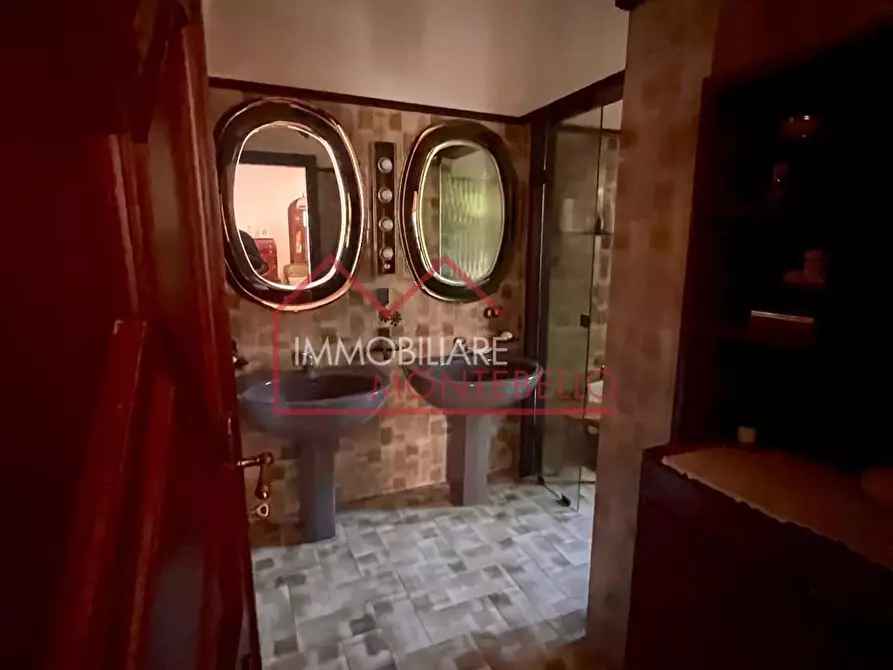 Immagine 3 di Villa in vendita  a Camaiore