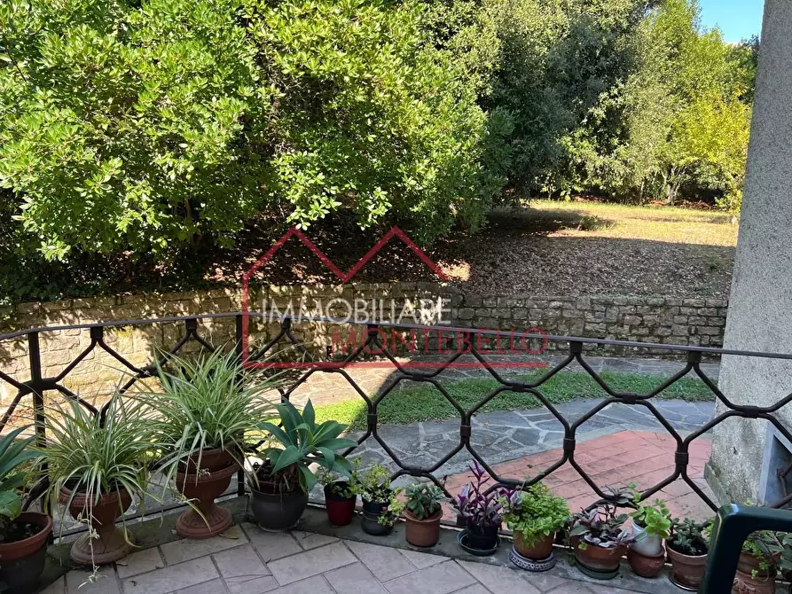 Immagine 21 di Villa in vendita  a Camaiore