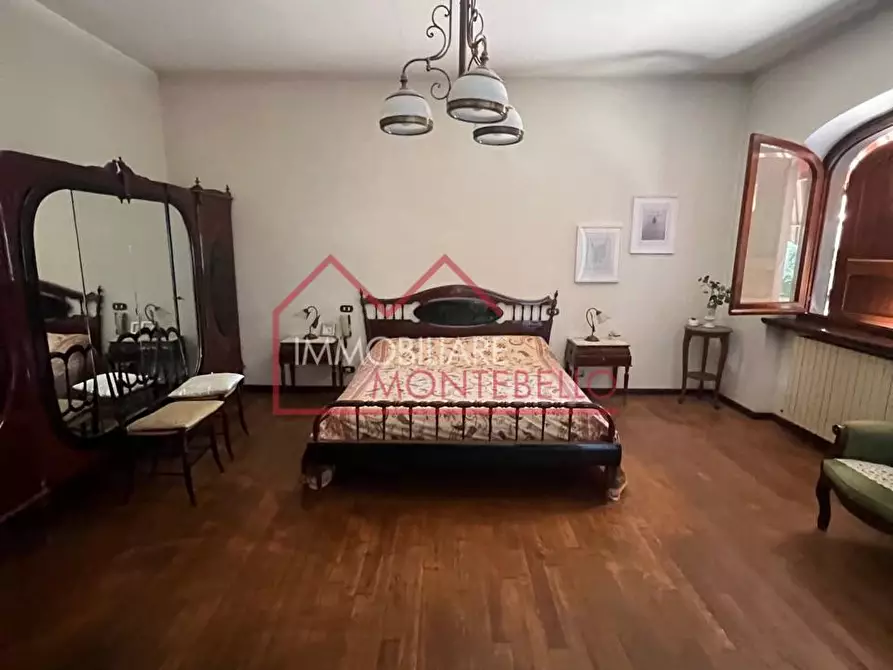 Immagine 2 di Villa in vendita  a Camaiore