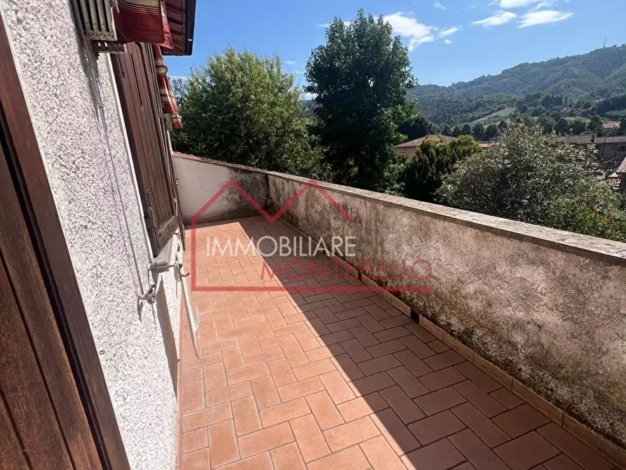 Immagine 8 di Villa in vendita  a Camaiore