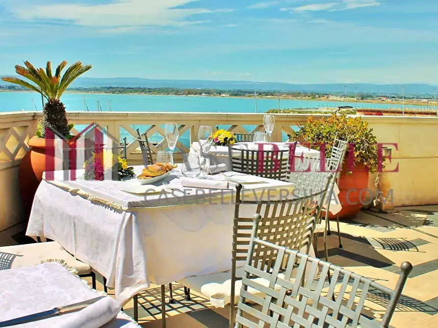 Immagine 8 di Bar / Ristorante in vendita  a Viareggio