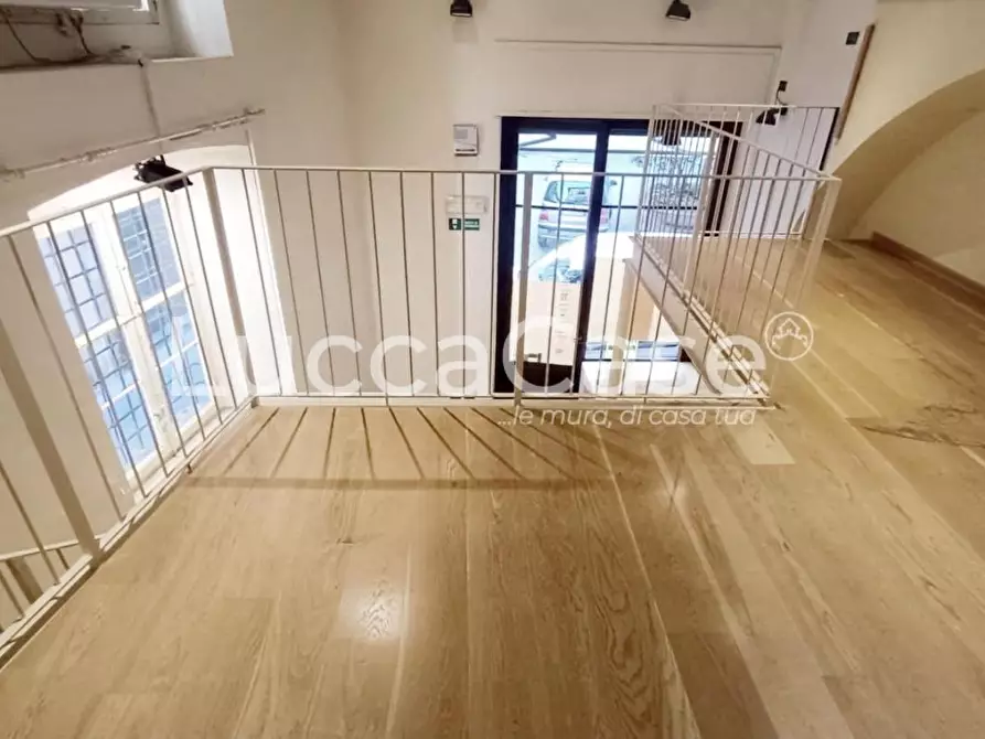 Immagine 4 di Locale commerciale in affitto  a Lucca