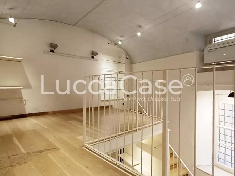 Immagine 6 di Locale commerciale in affitto  a Lucca
