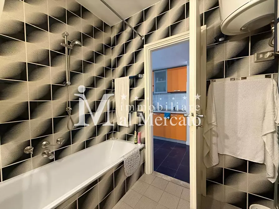 Immagine 17 di Appartamento in vendita  a Viareggio