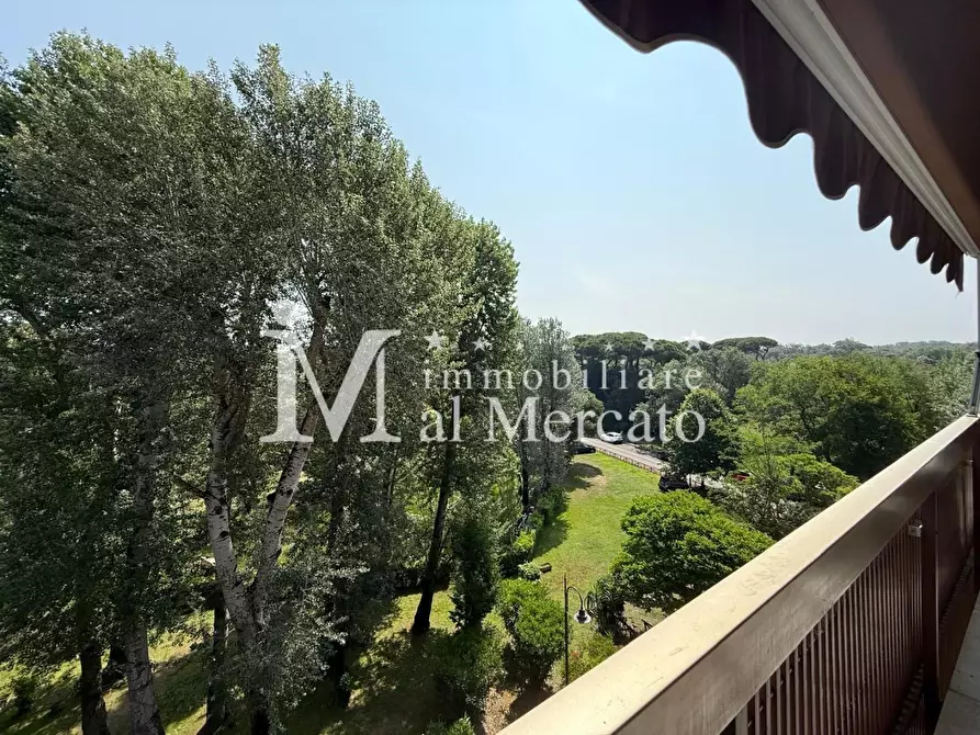 Immagine 13 di Appartamento in vendita  a Viareggio