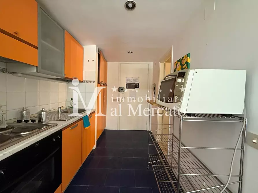 Immagine 15 di Appartamento in vendita  a Viareggio