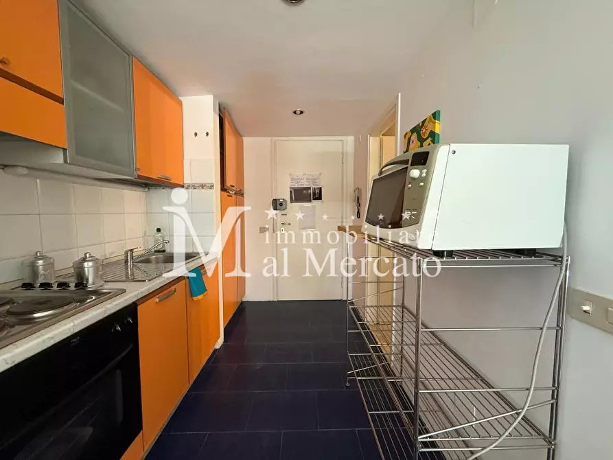 Immagine 16 di Appartamento in vendita  a Viareggio