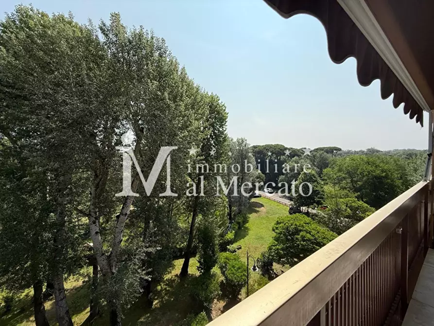 Immagine 11 di Appartamento in vendita  a Viareggio