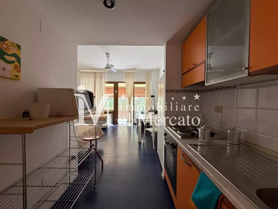 Immagine 14 di Appartamento in vendita  a Viareggio