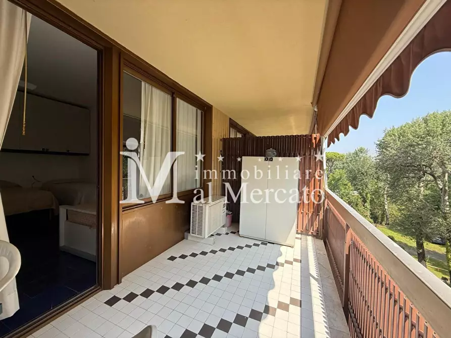 Immagine 9 di Appartamento in vendita  a Viareggio