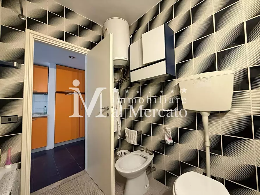 Immagine 18 di Appartamento in vendita  a Viareggio