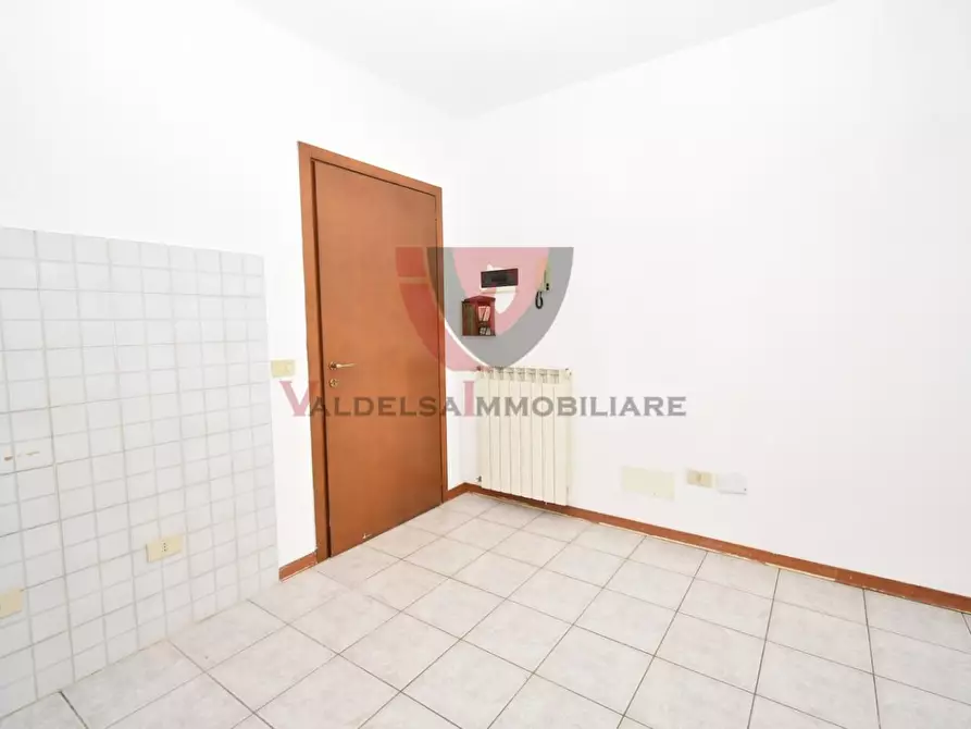 Immagine 12 di Appartamento in vendita  a Colle Di Val D'elsa