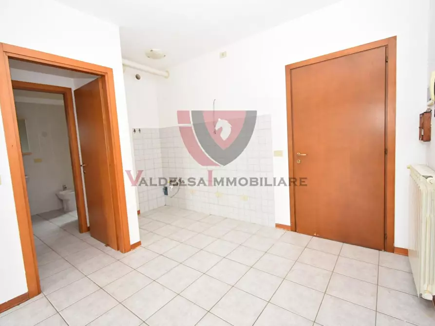 Immagine 6 di Appartamento in vendita  a Colle Di Val D'elsa