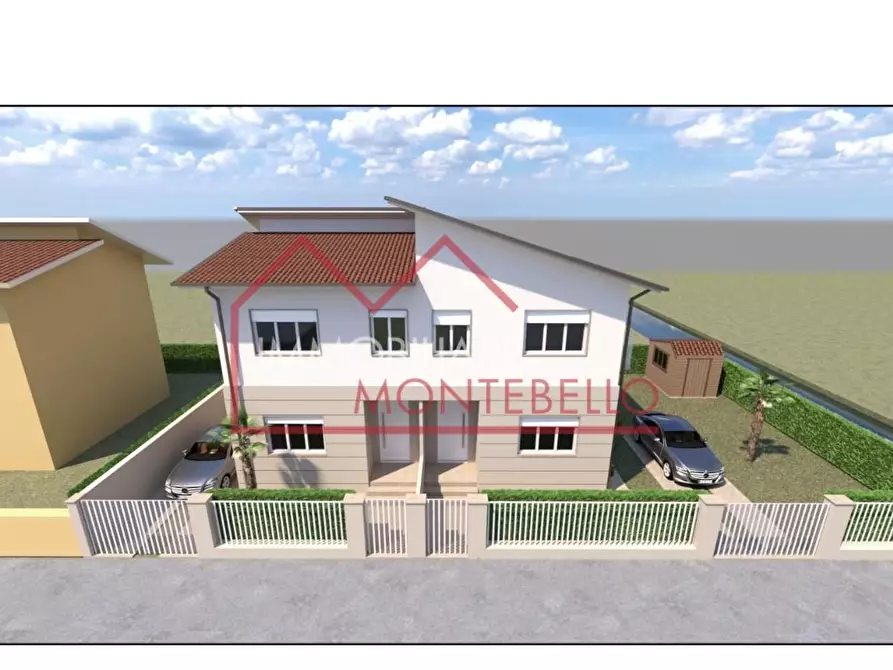 Immagine 4 di Casa bifamiliare in vendita  a Camaiore