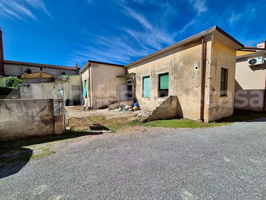 Immagine 15 di Villa in vendita  a Pisa