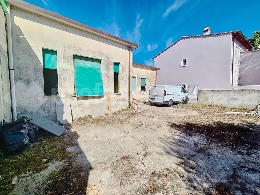 Immagine 8 di Villa in vendita  a Pisa