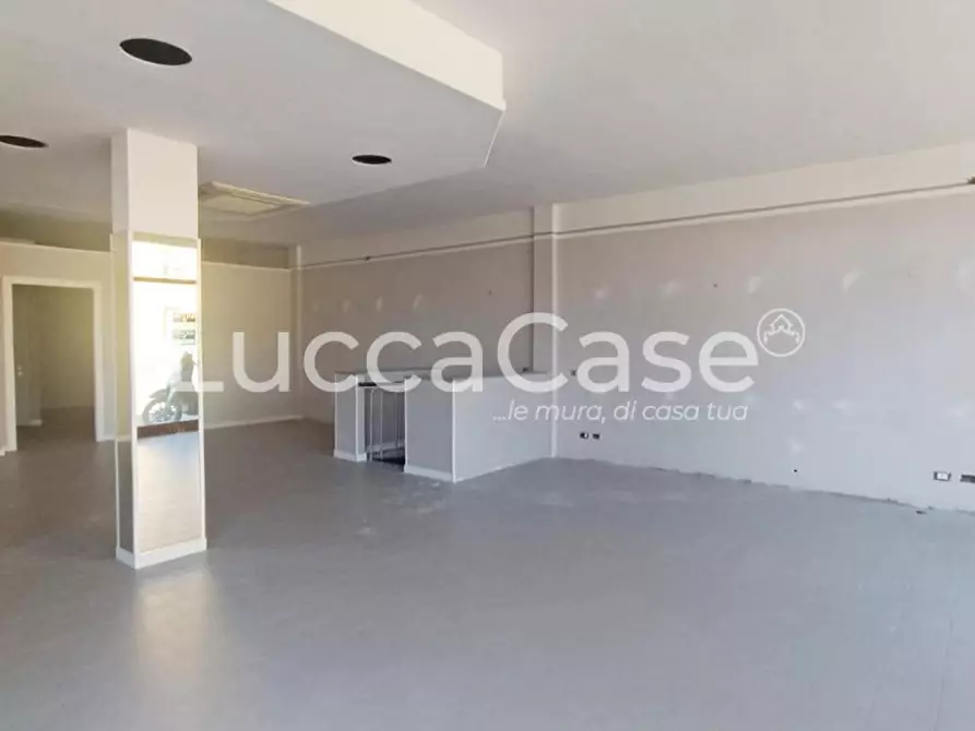 Immagine 5 di Locale commerciale in affitto  a Capannori