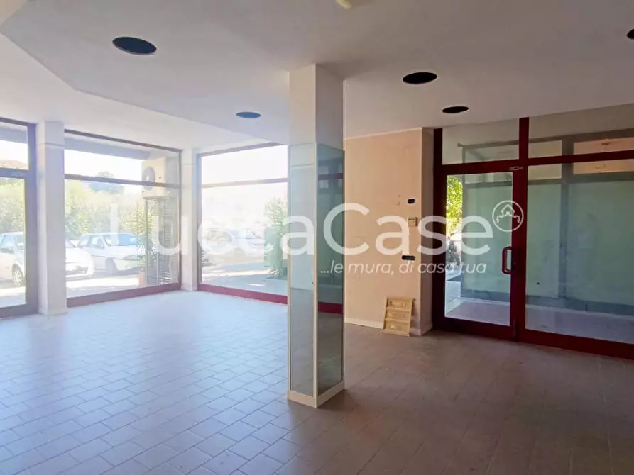 Immagine 7 di Locale commerciale in affitto  a Capannori
