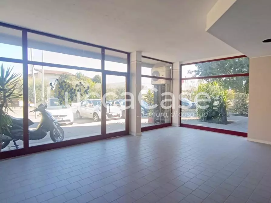 Immagine 3 di Locale commerciale in vendita  a Capannori