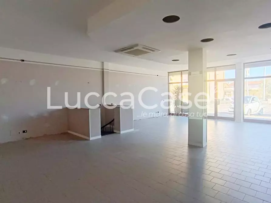 Immagine 6 di Locale commerciale in vendita  a Capannori