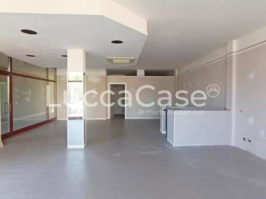Immagine 1 di Locale commerciale in vendita  a Capannori