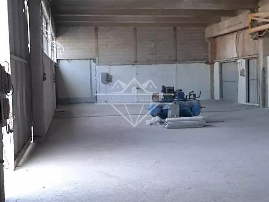 Immagine 4 di Capannone industriale in affitto  a Ortonovo