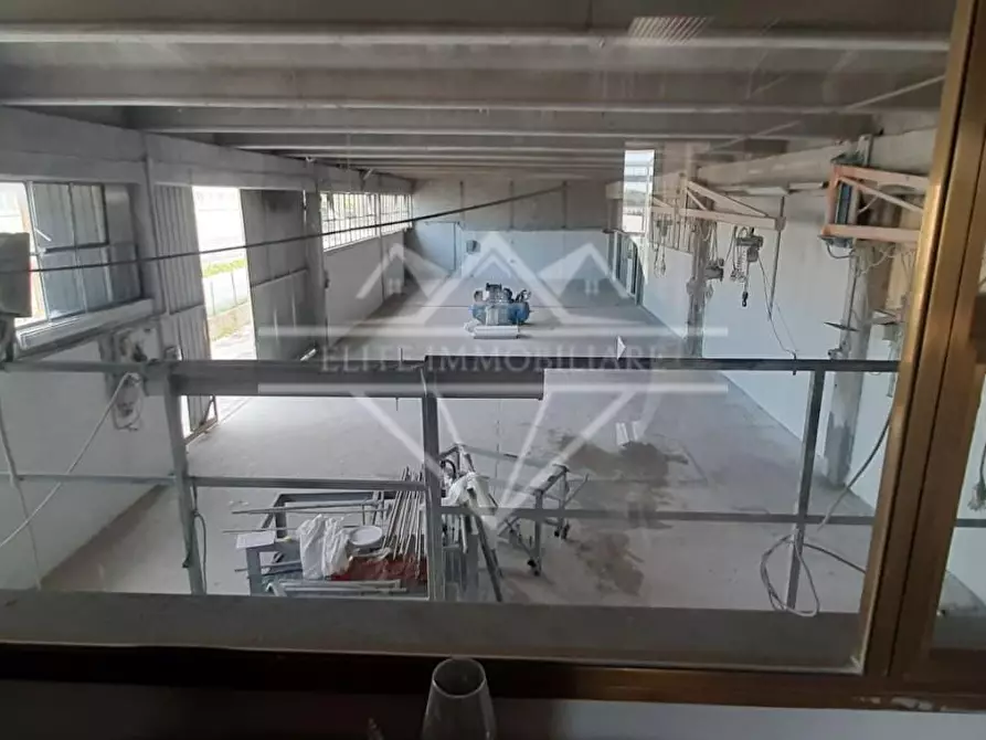 Immagine 3 di Capannone industriale in affitto  a Ortonovo