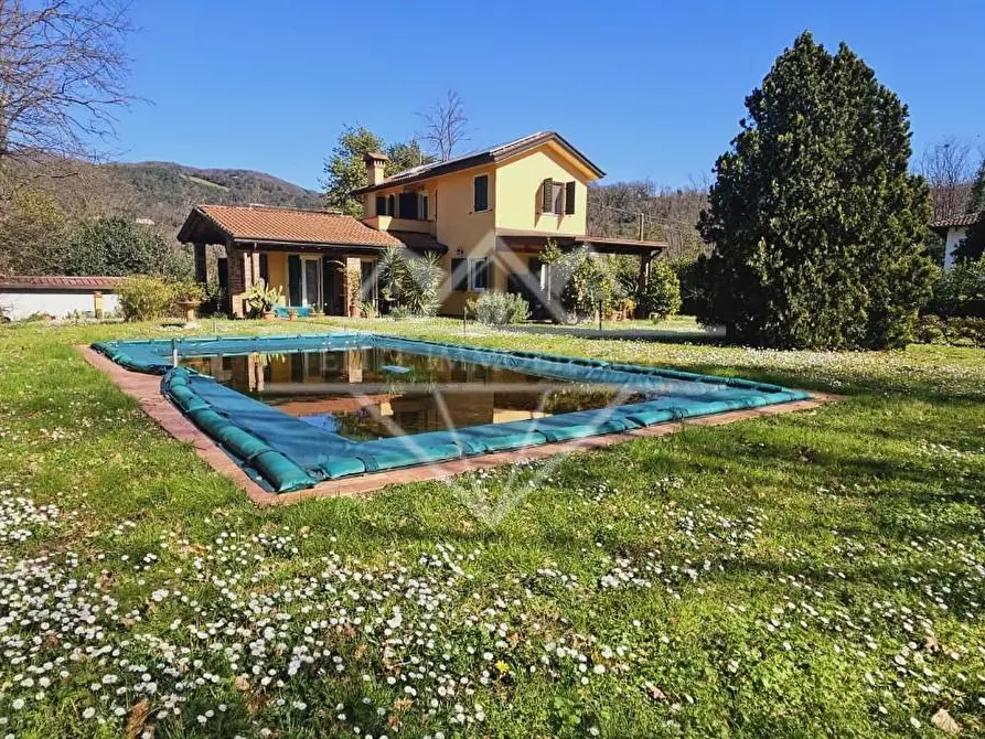 Immagine 8 di Villa in vendita  a Castelnuovo Magra