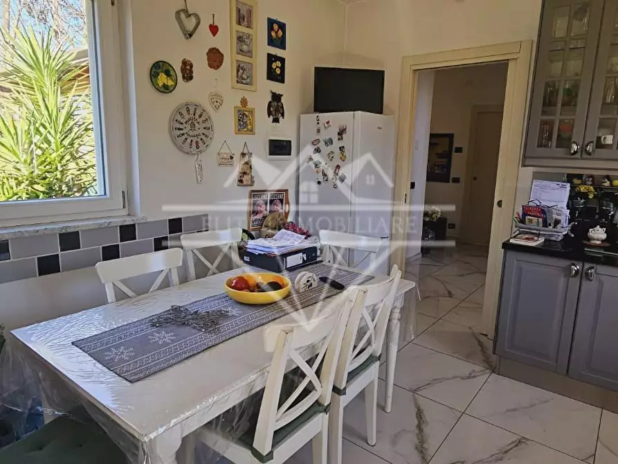 Immagine 16 di Villa in vendita  a Castelnuovo Magra