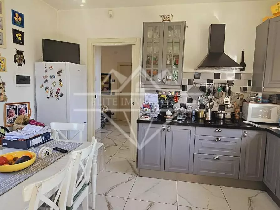 Immagine 17 di Villa in vendita  a Castelnuovo Magra