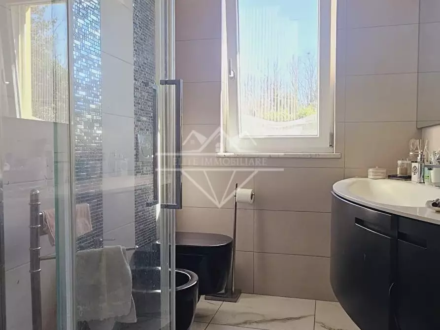 Immagine 52 di Villa in vendita  a Castelnuovo Magra