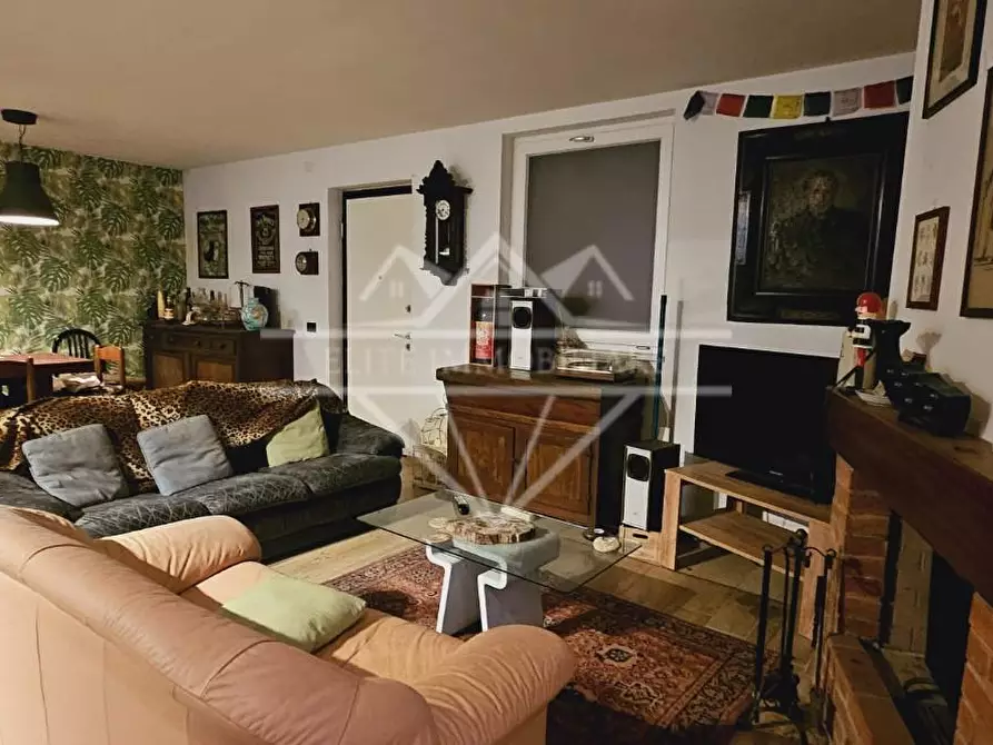 Immagine 21 di Villa in vendita  a Castelnuovo Magra