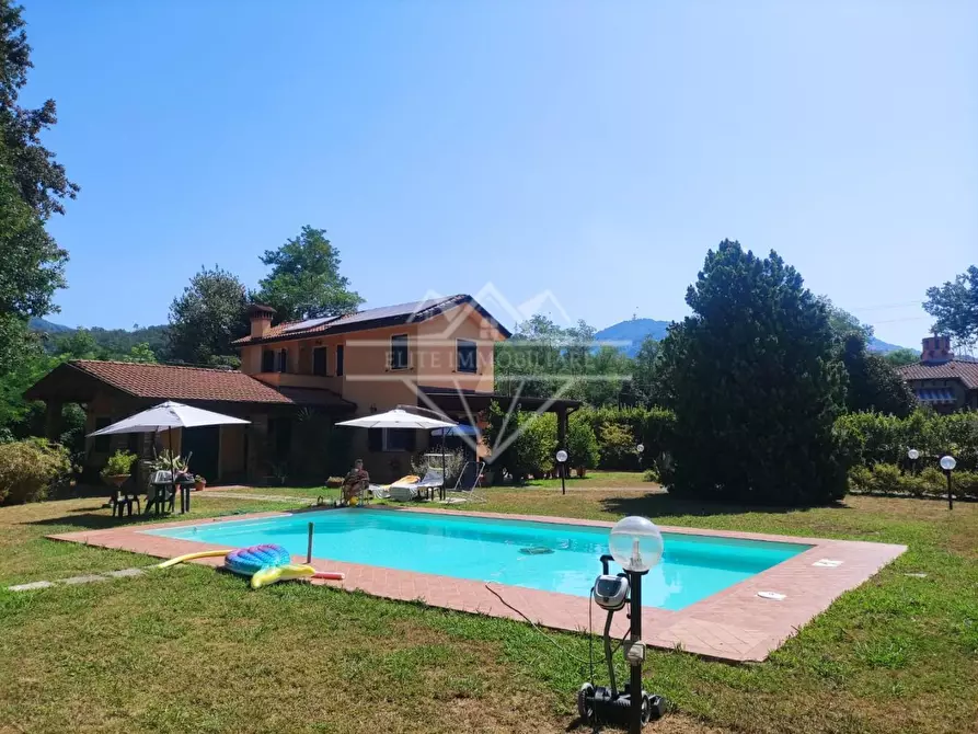 Immagine 2 di Villa in vendita  a Castelnuovo Magra