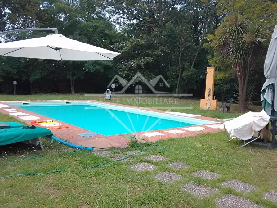 Immagine 1 di Villa in vendita  a Castelnuovo Magra