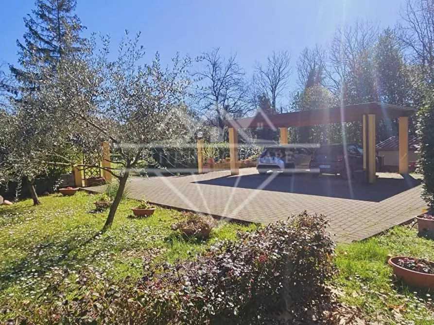 Immagine 11 di Villa in vendita  a Castelnuovo Magra