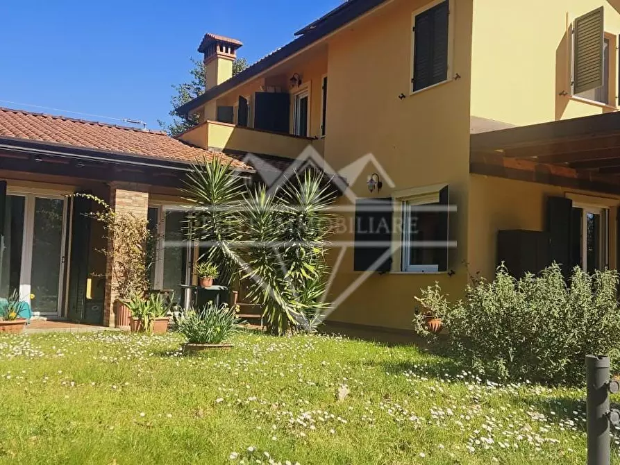 Immagine 12 di Villa in vendita  a Castelnuovo Magra